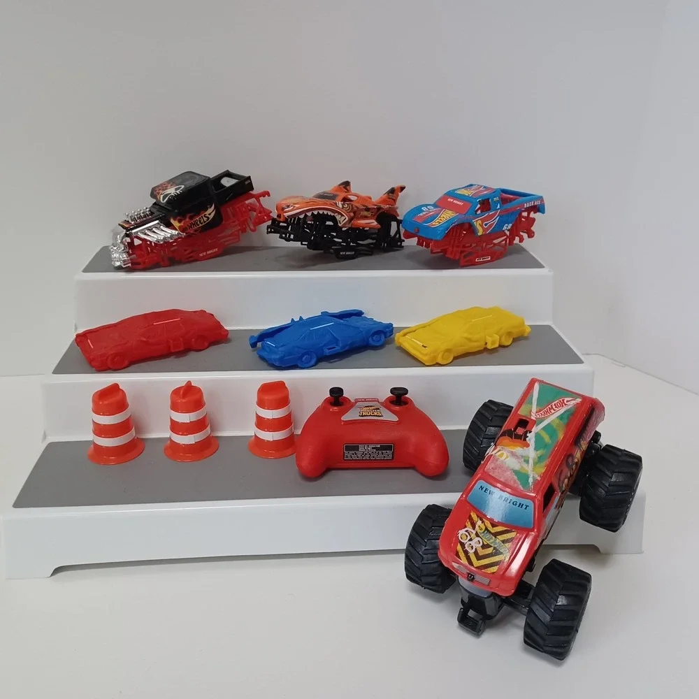 Hot Wheels LOT Monster Trucks‎ 12
